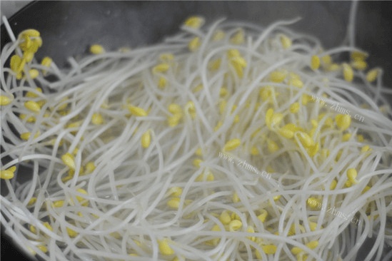 家常菜清炒黄豆芽做法图解2)