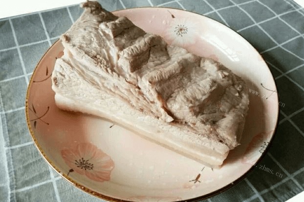 诱人的腐乳扣肉做法图解3)