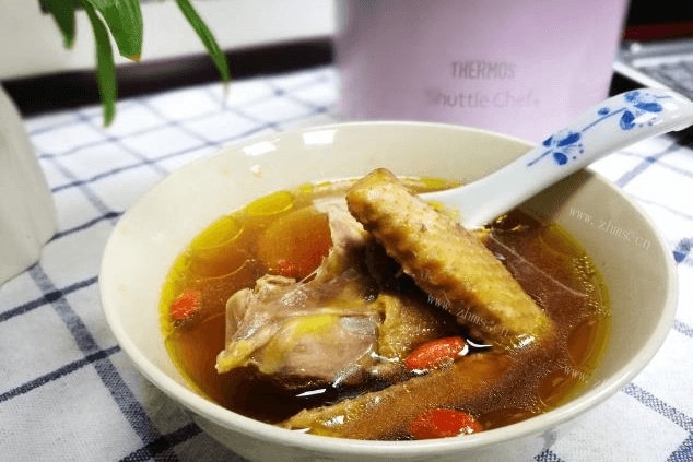 杜仲茶之杜仲党参乳鸽汤