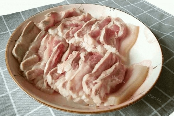 诱人的腐乳扣肉做法图解4)