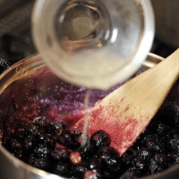 蓝莓果酱怎么做好吃又简单，学会这技巧，开店火一家的做法图解六
