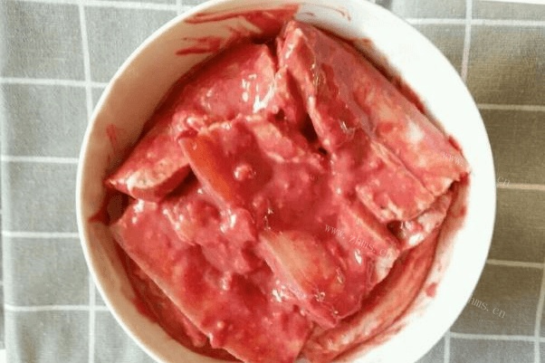诱人的腐乳扣肉做法图解5)