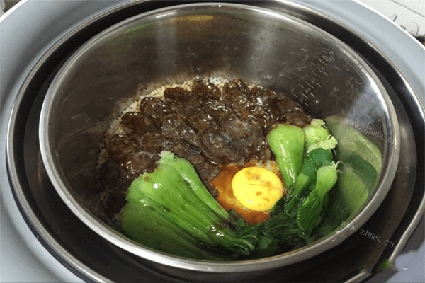 用电饭煲也能做出美味的煲仔饭？快来看看——电饭煲煲仔饭做法图解5)