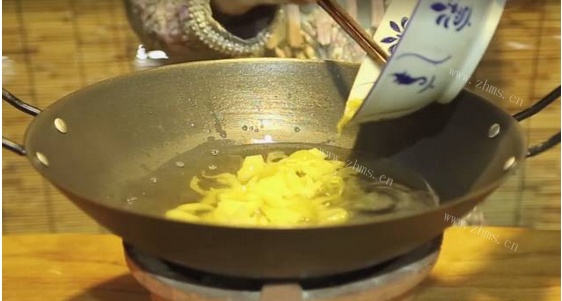 苦瓜排骨汤做法图解7)