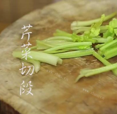 菜脯炒淡角鱼做法图解4)