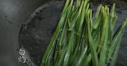 盐水韭菜炸豆腐做法图解1)