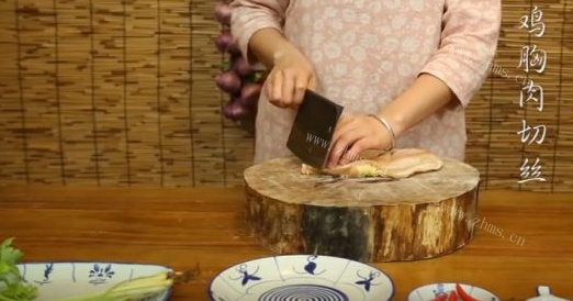 潮汕沙茶酱炒鸡丝做法图解1)