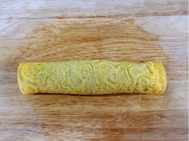 猪肉胡萝卜鸡蛋卷做法图解7)