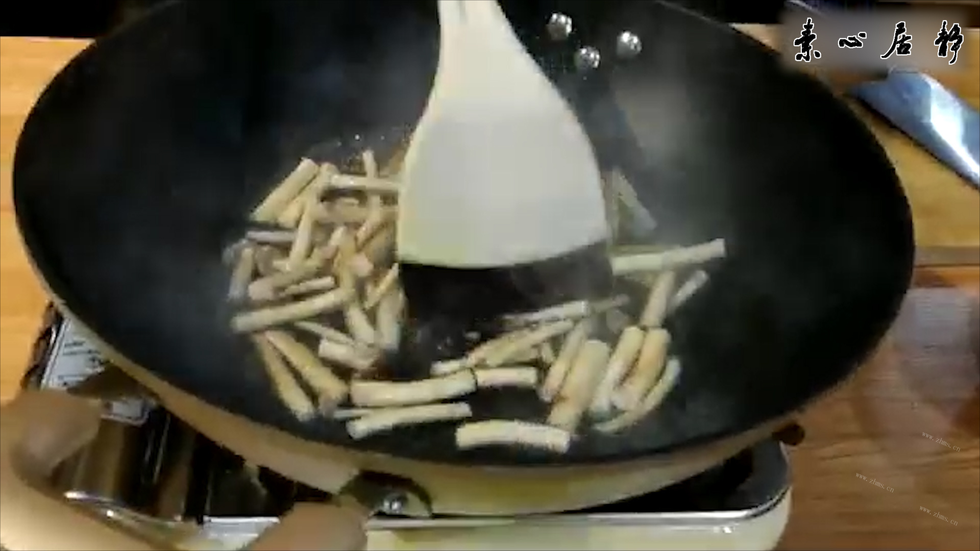 庄青山：誓要吃到菌菇汤~鲜露茶菇蒸藕汤做法图解10)