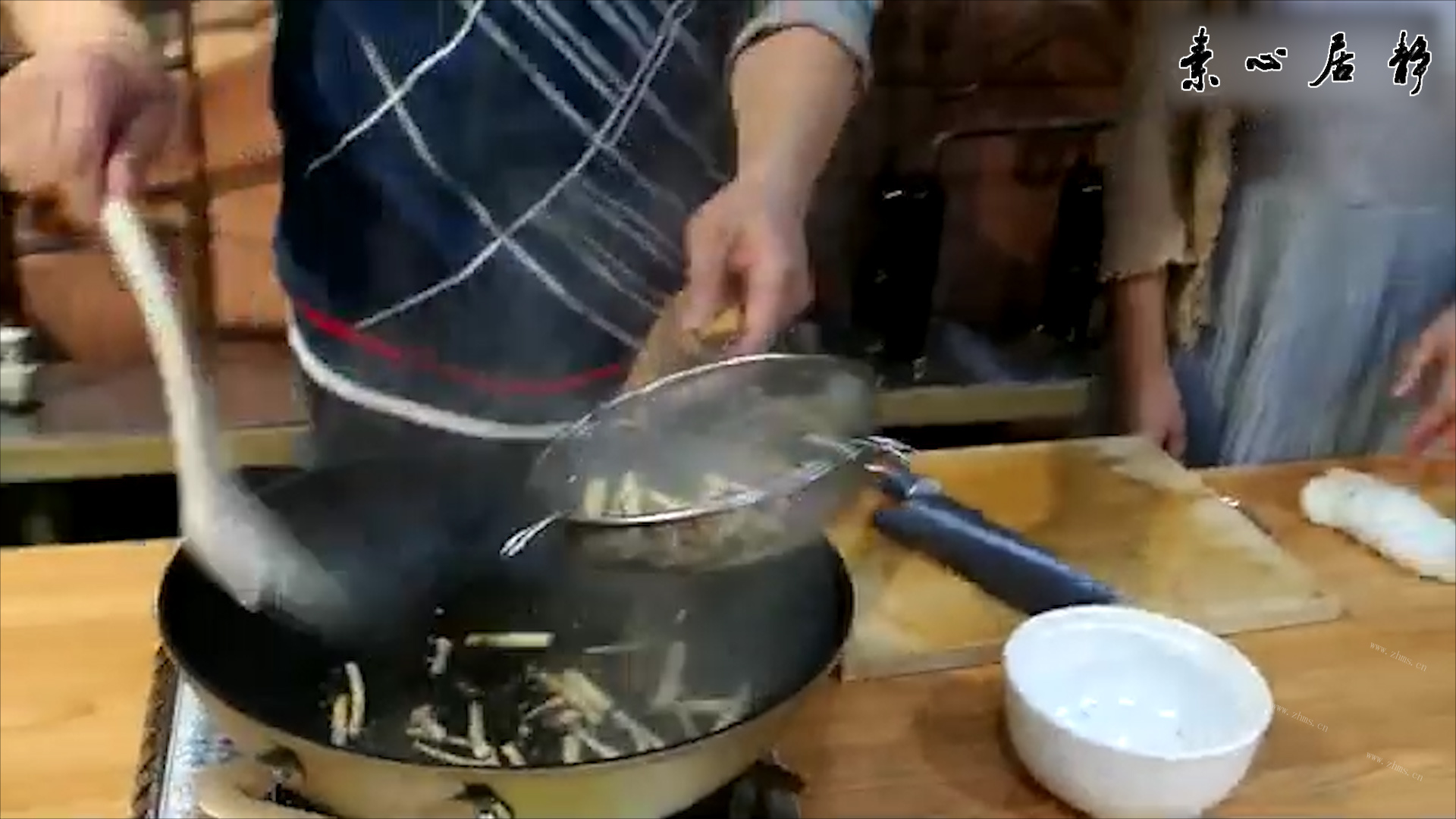 庄青山：誓要吃到菌菇汤~鲜露茶菇蒸藕汤做法图解11)