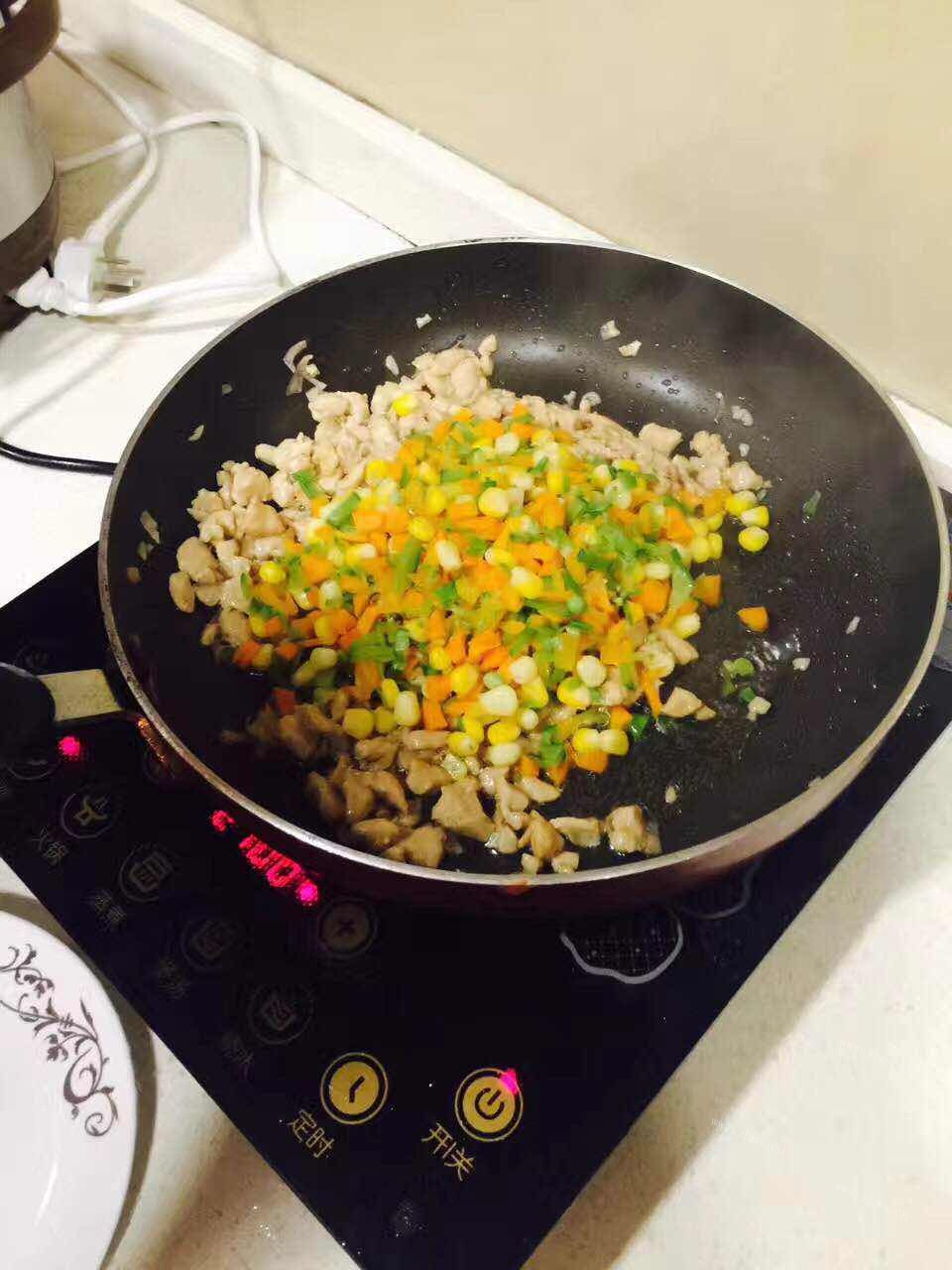 盛夏菠萝炒饭做法图解4)