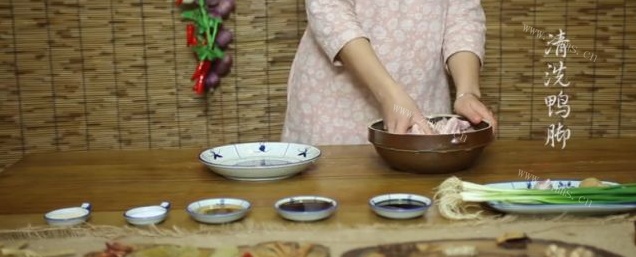 潮汕卤味-卤鸭脚做法图解1)