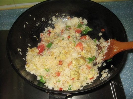虾仁炒饭超好吃的做法做法图解5)