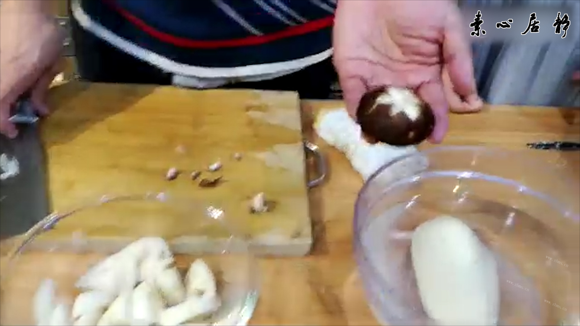 庄青山：誓要吃到菌菇汤~鲜露茶菇蒸藕汤做法图解4)