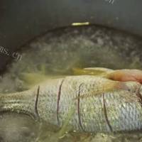 潮汕煮鱼方法，没腥味又能尝出鱼的鲜的做法图解六
