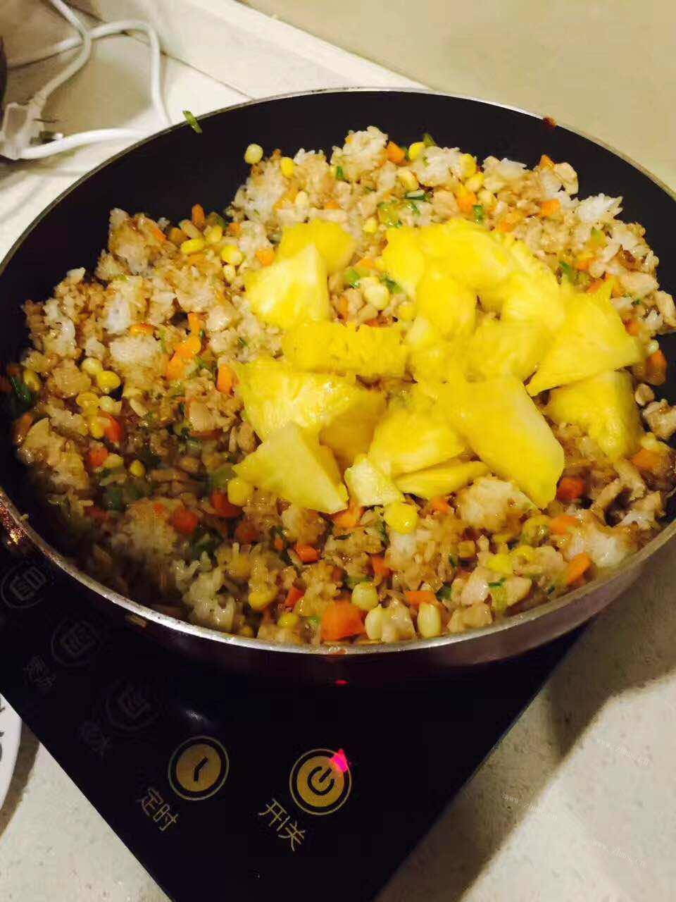 盛夏菠萝炒饭做法图解5)