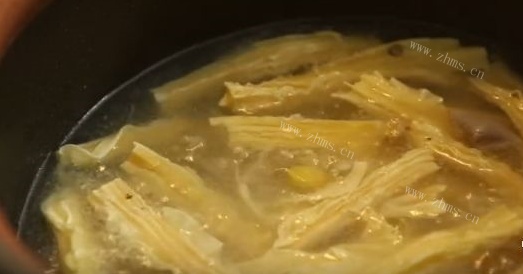 潮汕白果腐竹猪肚汤做法图解3)