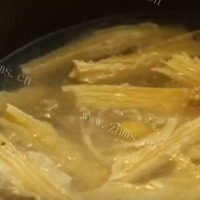 潮汕白果腐竹猪肚汤的做法图解三