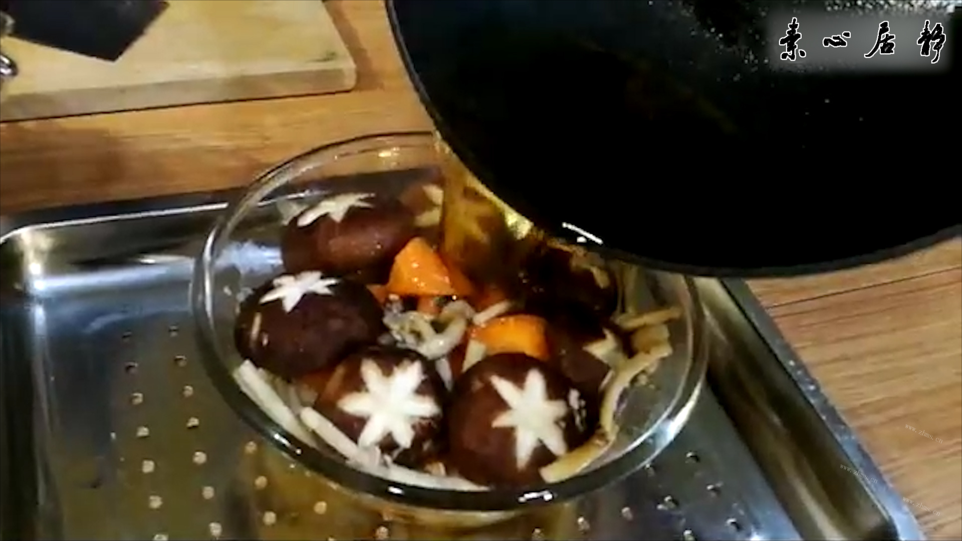 庄青山：誓要吃到菌菇汤~鲜露茶菇蒸藕汤做法图解17)