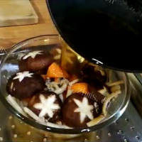 庄青山：誓要吃到菌菇汤~鲜露茶菇蒸藕汤的做法图解十七