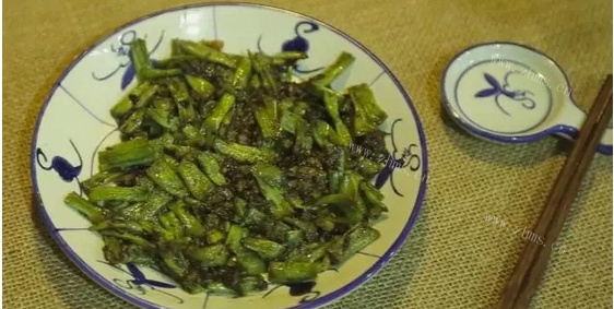 橄榄菜炒豆角做法图解6)