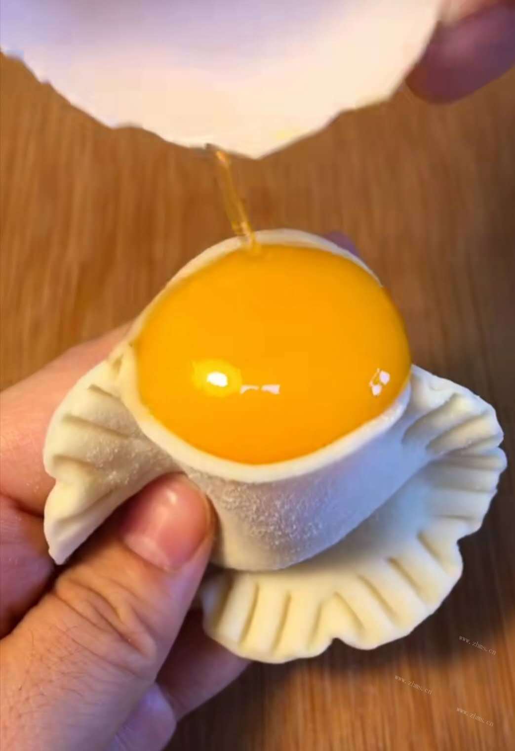 当鸡蛋遇上饺子皮和五珍粉，会变成什么？做法图解5)
