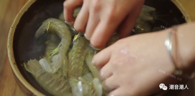 潮汕生腌虾姑秘方，早上做晚上就能吃做法图解2)