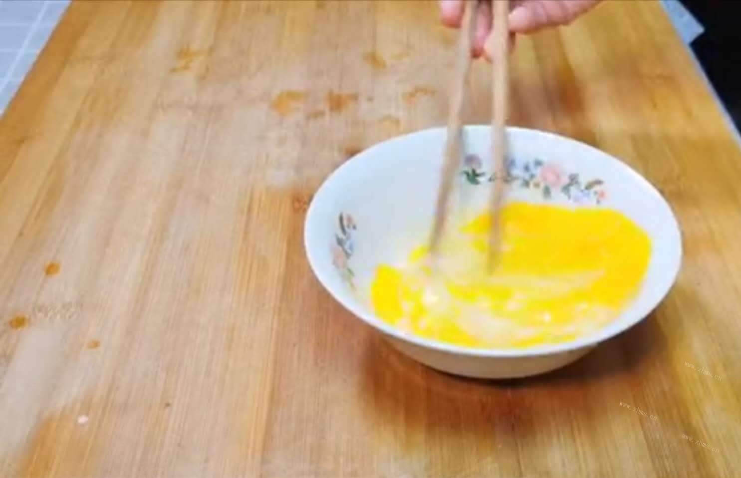 菠菜鸡蛋做法图解2)