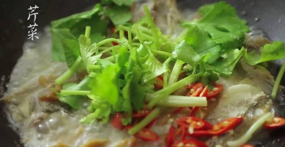 菜脯炒淡角鱼做法图解8)