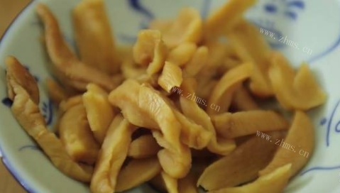 菜脯炒淡角鱼做法图解2)