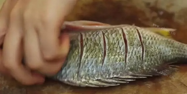 豆酱煮黄脚立做法图解4)