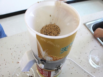 快手菜芝麻酱拌凉粉做法图解3)