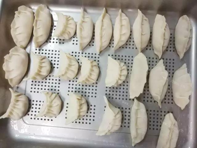 白菜肉饺-好吃不过饺子，舒服不过躺着做法图解5)