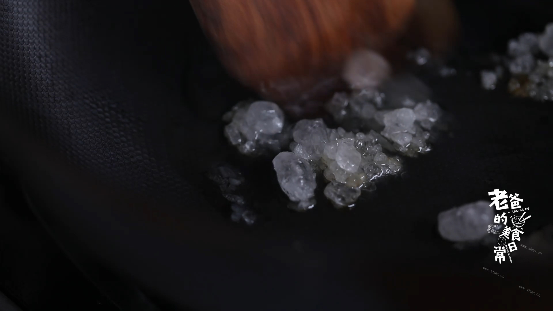 虎皮蛋红烧肉做法图解4)