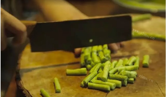 橄榄菜炒豆角做法图解1)