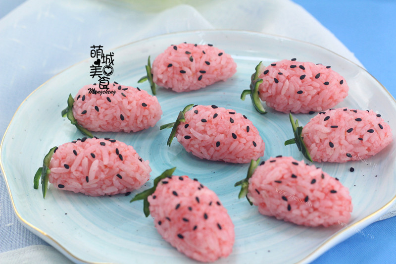 草莓饭团做法图解6)