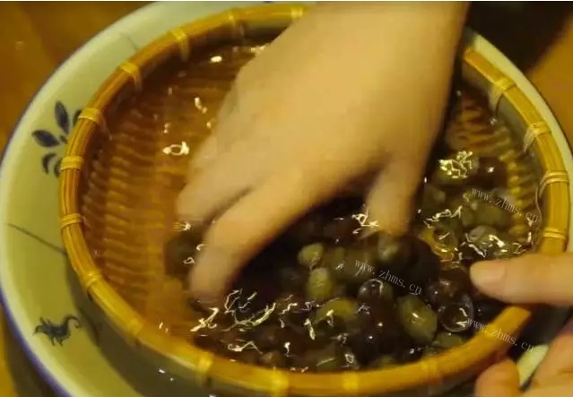 沙茶酱炒田螺做法图解1)