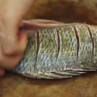 潮汕煮鱼方法，没腥味又能尝出鱼的鲜的做法图解五