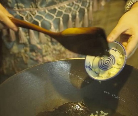 橄榄菜炒豆角做法图解4)