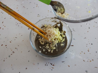 快手菜芝麻酱拌凉粉做法图解6)
