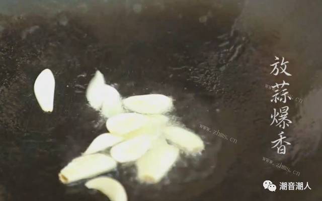 潮汕香葱油爆虾做法图解5)