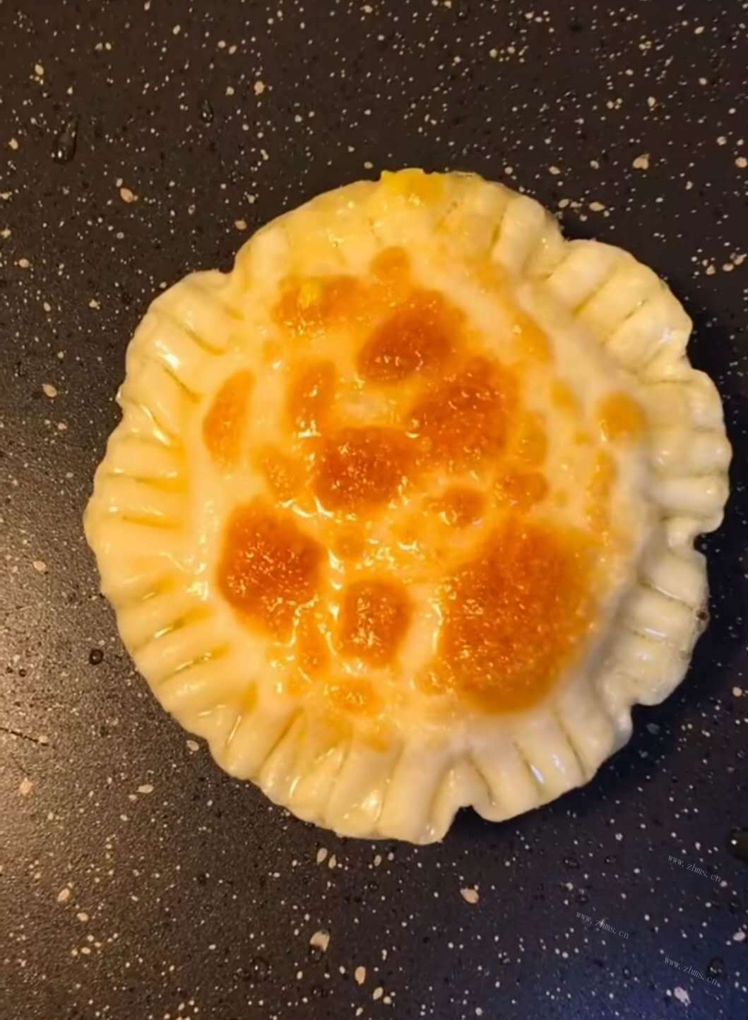 当鸡蛋遇上饺子皮和五珍粉，会变成什么？做法图解7)