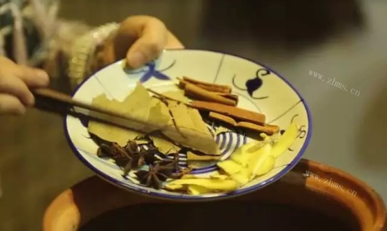 潮汕特色卤肉做法图解5)