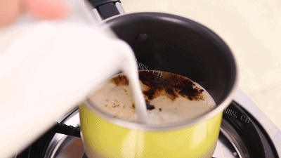 真的只花5分钟！马上喝上一杯焦糖奶茶做法图解2)