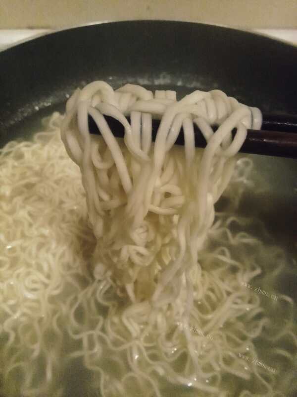 番茄鸡蛋纯麦面做法图解4)