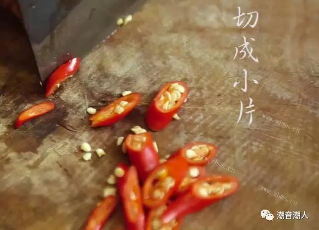 菜脯炒淡角鱼做法图解3)