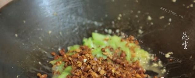 花生烧丝瓜做法图解5)