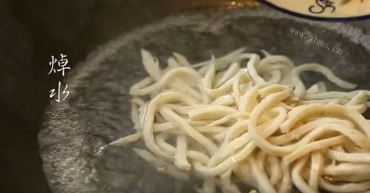 潮汕炒鱼面做法图解2)