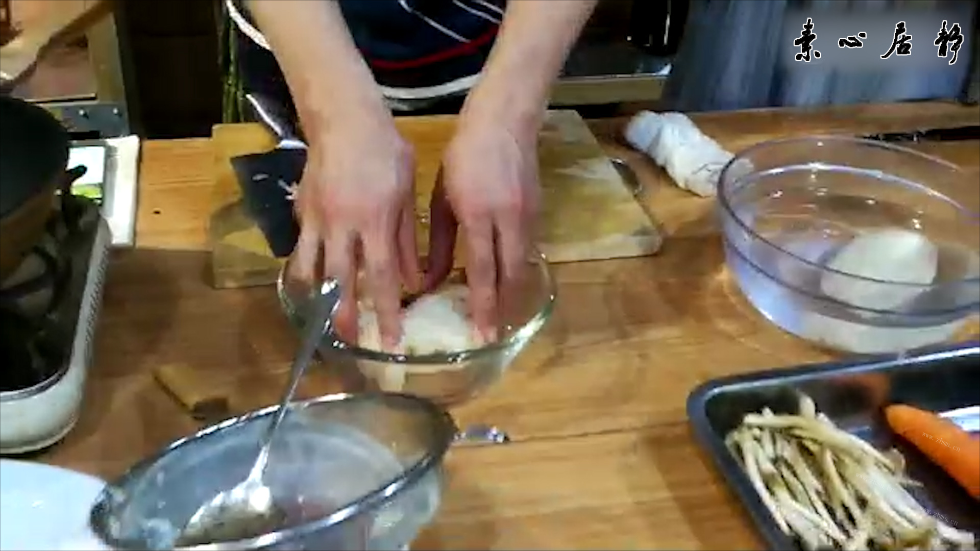 庄青山：誓要吃到菌菇汤~鲜露茶菇蒸藕汤做法图解3)