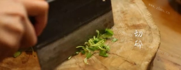 益母草煎蛋做法图解1)